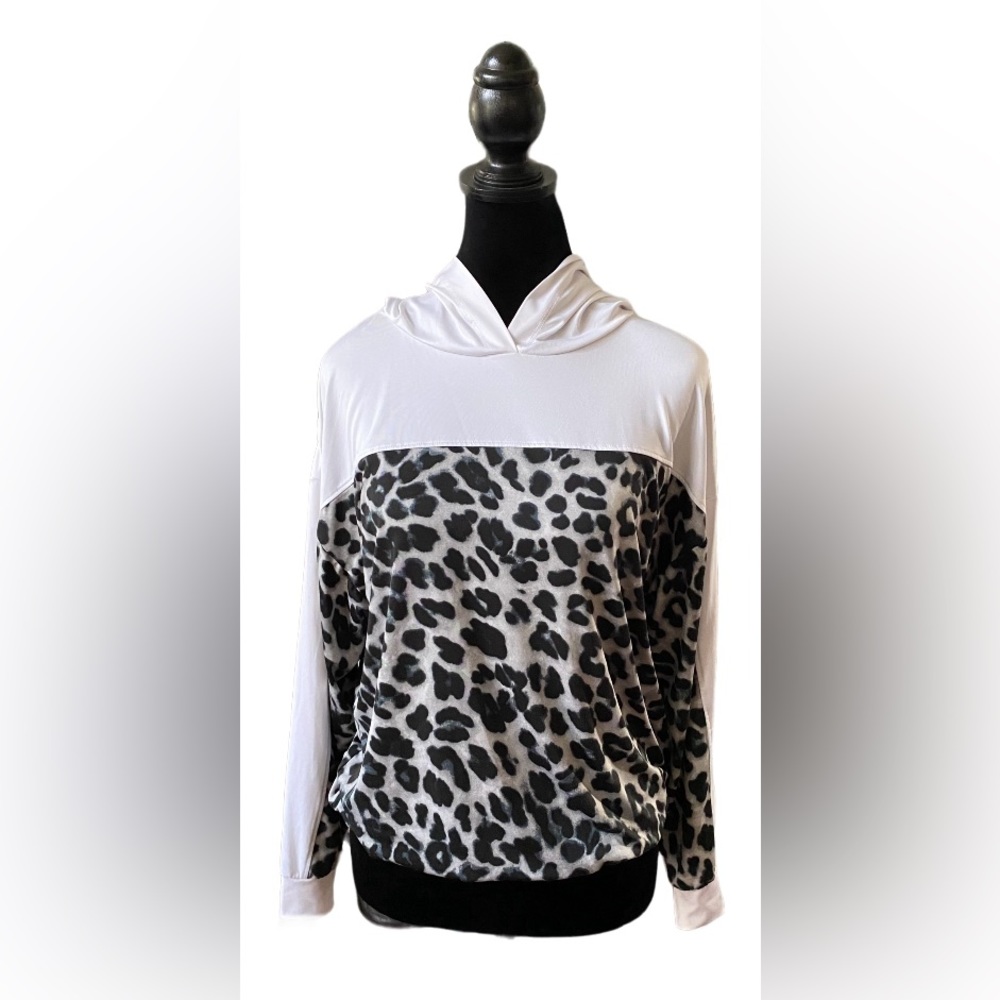 New York and Company: Sporty Cropped White Hoodie with Cheetah Leopard Print